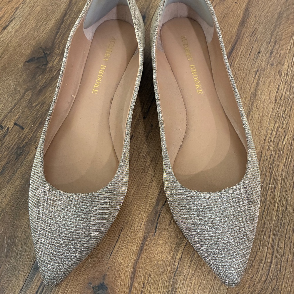 Audrey Brooke Metallic Gold Silver Textile Pointed Toe Flats Formal Shoe Size 8